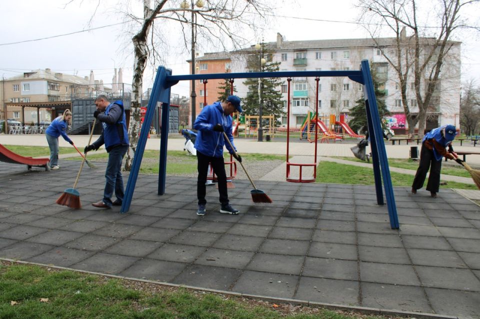 Депутаты Горловского городского совета и работники Аппарата Горловского городского совета приняли участие в общереспубликанском субботнике Депутаты Горловского городского совета и работники Аппарата Горловского городского совета приняли участие в общереспубликанском субботнике