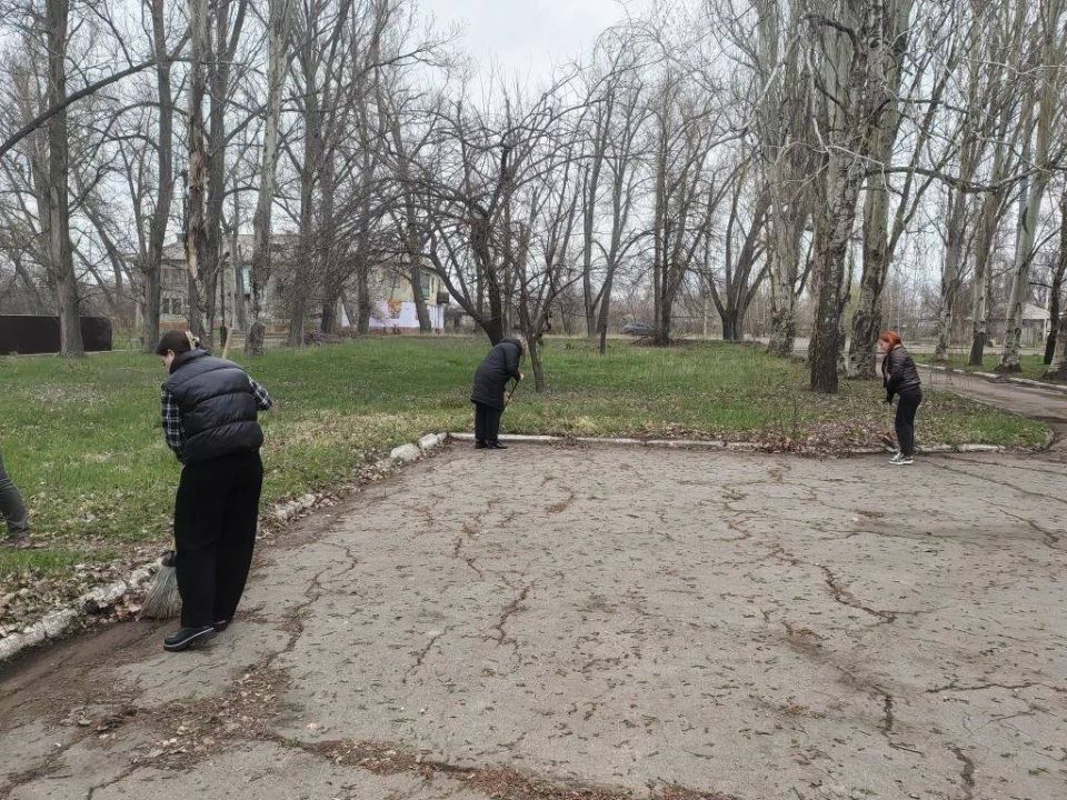 В Никитовском внутригородском районе города Горловка прошел общереспубликанский субботник В Никитовском внутригородском районе города Горловка прошел общереспубликанский субботник