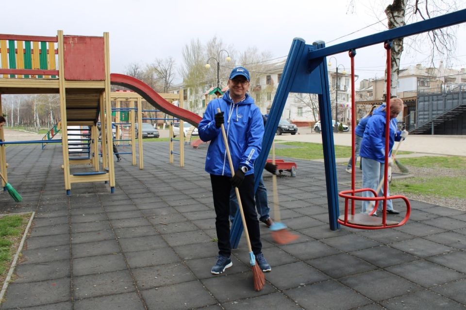 Депутаты Горловского городского совета и работники Аппарата Горловского городского совета приняли участие в общереспубликанском субботнике Депутаты Горловского городского совета и работники Аппарата Горловского городского совета приняли участие в общереспубликанском субботнике