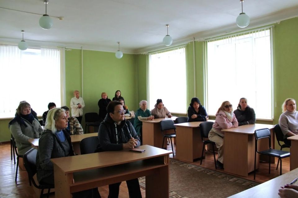 14 апреля 2026 года депутаты Горловского городского совета от фракции «Единая Россия» — Роман Конев, Наталия Ботвина, Олег Сладкевич, Эдуард Полепкин, Сергей Медведев, Максим Лебедев, Дмитрий Корона, Инесса Матвейчук и... 14 апреля 2026 года депутаты Горловского городского совета от фракции «Единая Россия» — Роман Конев, Наталия Ботвина, Олег Сладкевич, Эдуард Полепкин, Сергей Медведев, Максим Лебедев, Дмитрий Корона, Инесса Матвейчук и...