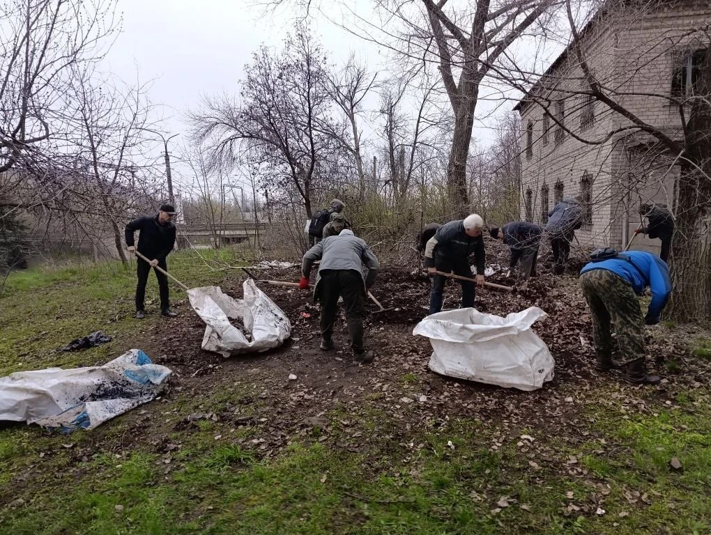 Роман Конев: В рамках двухмесячника по благоустройству и реализации партийного проекта «Единой России» «Донбасс — наш дом» под руководством Алексея Муратова, а также федеральной программы «Мы за чистоту», 11 апреля 2026 года... Роман Конев: В рамках двухмесячника по благоустройству и реализации партийного проекта «Единой России» «Донбасс — наш дом» под руководством Алексея Муратова, а также федеральной программы «Мы за чистоту», 11 апреля 2026 года...