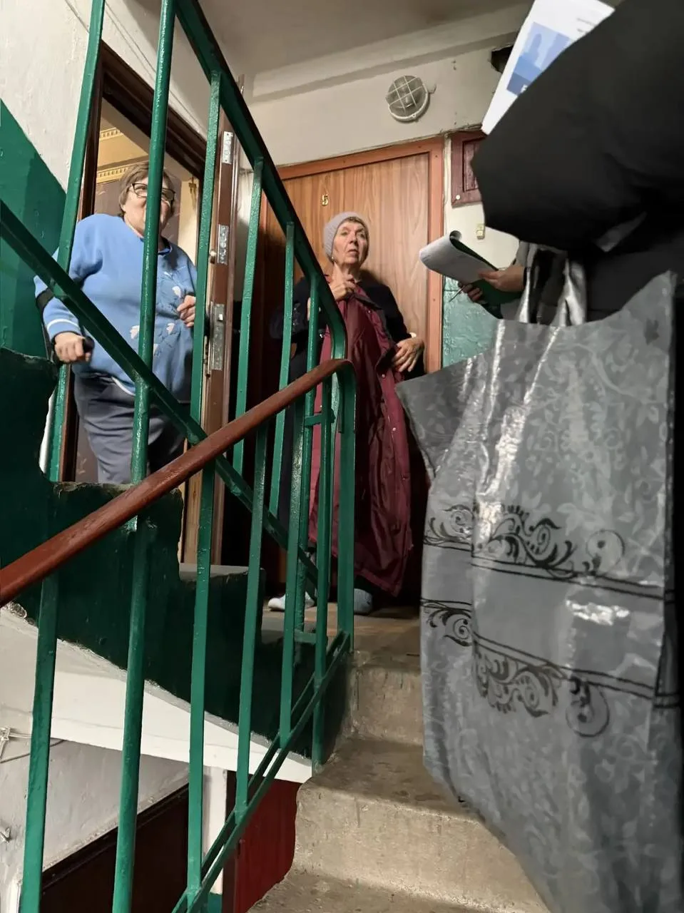 В Никитовском внутригородском районе города Горловка продолжается работа в рамках партийного проекта «Старший по дому» В Никитовском внутригородском районе города Горловка продолжается работа в рамках партийного проекта «Старший по дому»