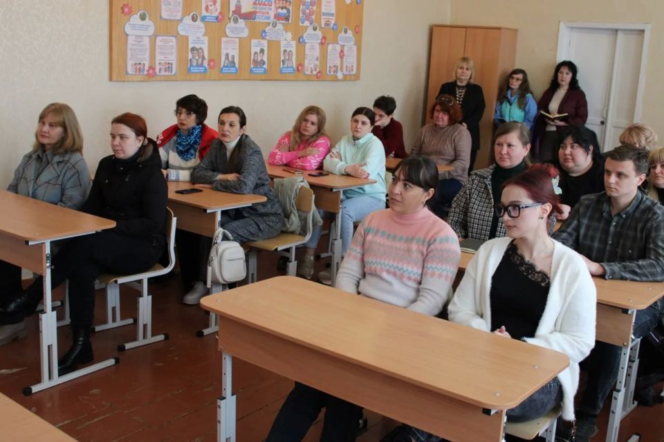 Иван Приходько: Во исполнение поручения Главы Донецкой Народной Республики Дениса Владимировича Пушилина сегодня провел встречу с одним из трудовых коллективов нашего города Иван Приходько: Во исполнение поручения Главы Донецкой Народной Республики Дениса Владимировича Пушилина сегодня провел встречу с одним из трудовых коллективов нашего города