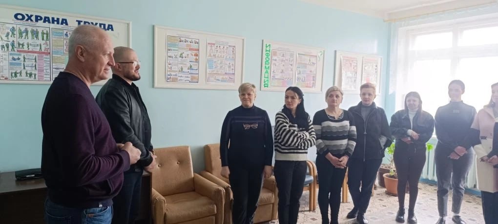 Роман Конев: 15 апреля 2026 года депутаты Горловского городского совета от фракции «Единая Россия» — София Потапова, Евгений Прокопович, Геннадий Маюров и Инает Розводова — провели встречи с населением Роман Конев: 15 апреля 2026 года депутаты Горловского городского совета от фракции «Единая Россия» — София Потапова, Евгений Прокопович, Геннадий Маюров и Инает Розводова — провели встречи с населением