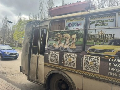 Иван Приходько: Поврежденный в результате прямого удара БПЛА ВФУ автобус в Центрально-Городском районе Горловки