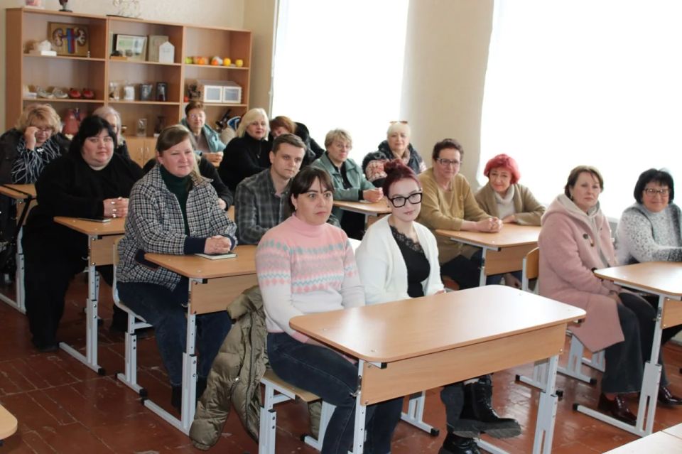Иван Приходько: Во исполнение поручения Главы Донецкой Народной Республики Дениса Владимировича Пушилина сегодня провел встречу с одним из трудовых коллективов нашего города Иван Приходько: Во исполнение поручения Главы Донецкой Народной Республики Дениса Владимировича Пушилина сегодня провел встречу с одним из трудовых коллективов нашего города