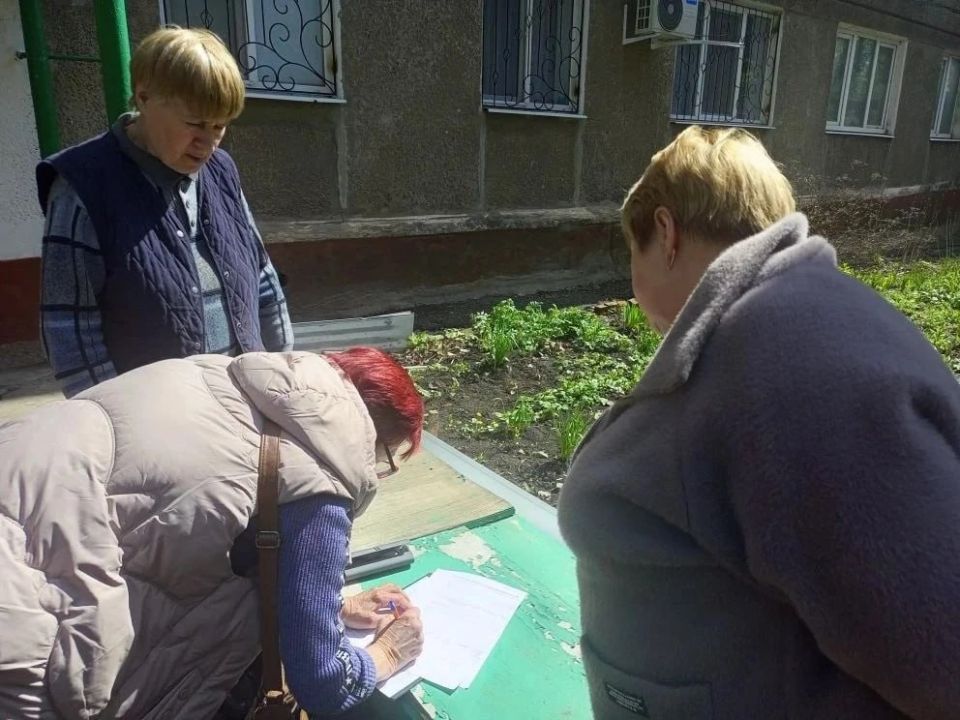 Роман Конев: В рамках поручения Главы Республики Дениса Пушилина, возглавляющего Донецкое региональное отделение партии «Единая Россия», в Калининском районе Горловки прошли встречи с жителями Роман Конев: В рамках поручения Главы Республики Дениса Пушилина, возглавляющего Донецкое региональное отделение партии «Единая Россия», в Калининском районе Горловки прошли встречи с жителями