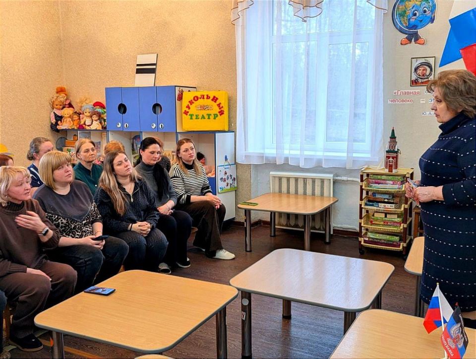 Состоялась встреча начальника Управления образования администрации городского округа Горловка с трудовым коллективом Состоялась встреча начальника Управления образования администрации городского округа Горловка с трудовым коллективом
