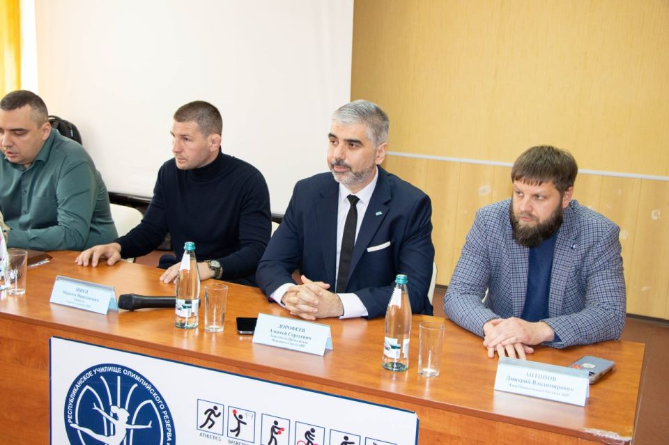 Алексей Дорофеев: Футбол Донбасса. Новая глава Алексей Дорофеев: Футбол Донбасса. Новая глава