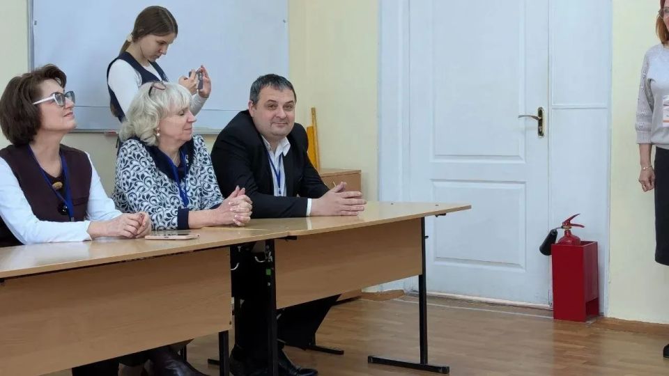 Горловчане приняли участие в финальном этапе Республиканского конкурса «Педагог года Донецкой Народной Республики-2026» Горловчане приняли участие в финальном этапе Республиканского конкурса «Педагог года Донецкой Народной Республики-2026»