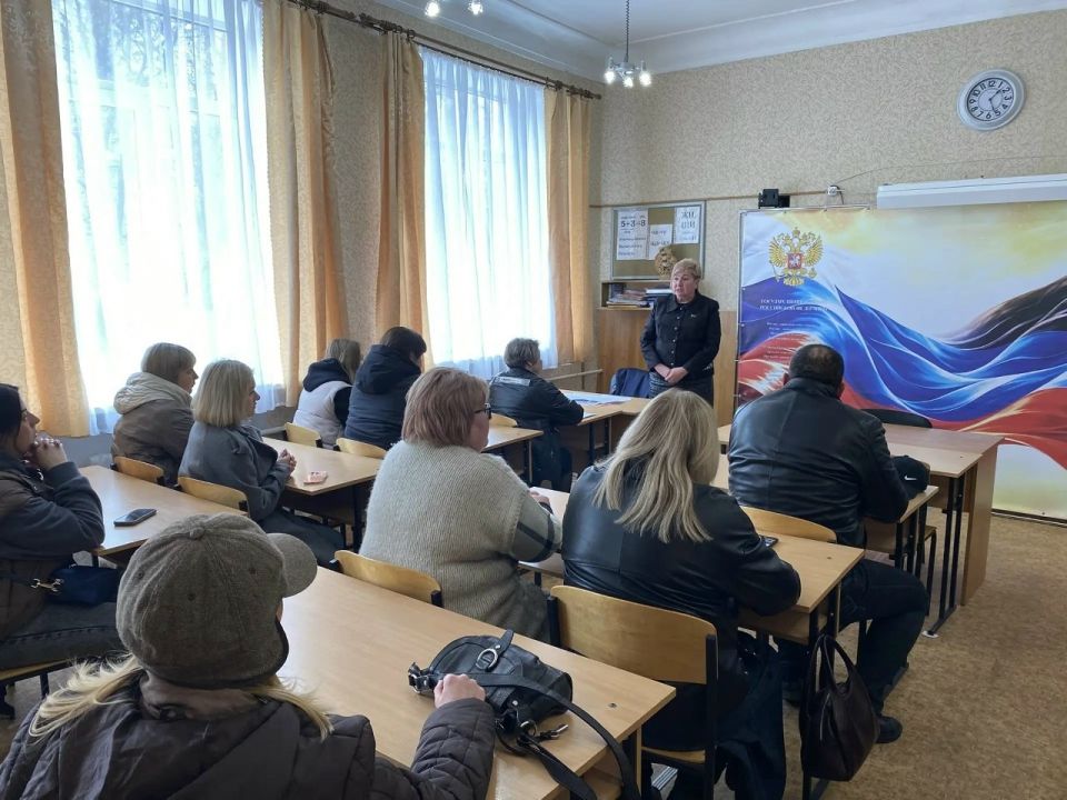 Роман Конев: 22 апреля 2026 года депутаты Горловского городского совета от фракции «Единая Россия» — Наталия Ботвина, София Потапова, Сергей Медведев, Геннадий Маюров, Дмитрий Корона, Инает Розводова и Сергей Попов — провели... Роман Конев: 22 апреля 2026 года депутаты Горловского городского совета от фракции «Единая Россия» — Наталия Ботвина, София Потапова, Сергей Медведев, Геннадий Маюров, Дмитрий Корона, Инает Розводова и Сергей Попов — провели...
