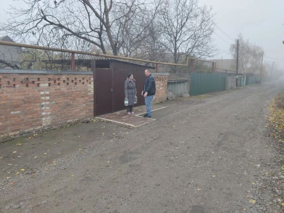 Роман Конев: 22 апреля 2026 года депутаты Горловского городского совета от «Единой России» — Сергей Третьяков, Александр Бобровский, Николай Гальченко и Алексей Костин — посетили места подвоза воды и осуществили адресный... Роман Конев: 22 апреля 2026 года депутаты Горловского городского совета от «Единой России» — Сергей Третьяков, Александр Бобровский, Николай Гальченко и Алексей Костин — посетили места подвоза воды и осуществили адресный...