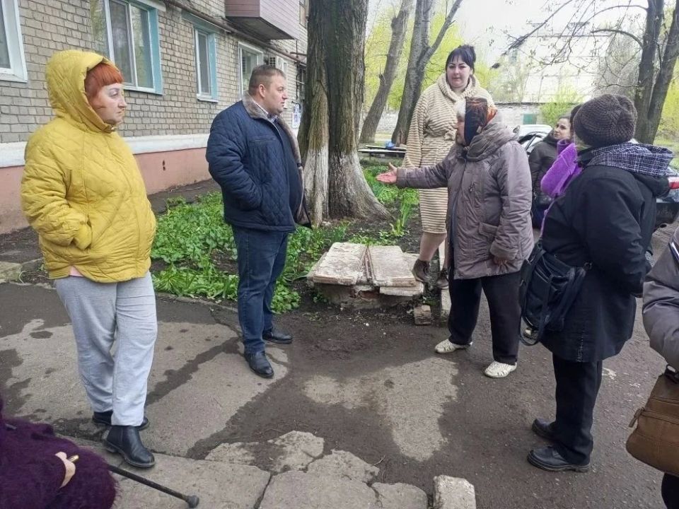 В Калининском районе Горловки продолжается реализация проекта «Управдом» В Калининском районе Горловки продолжается реализация проекта «Управдом»