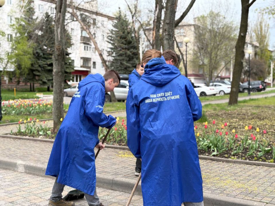 Молодёжка Горловки присоединилась ко Всероссийской неделе субботников «Мы за чистоту» Молодёжка Горловки присоединилась ко Всероссийской неделе субботников «Мы за чистоту»