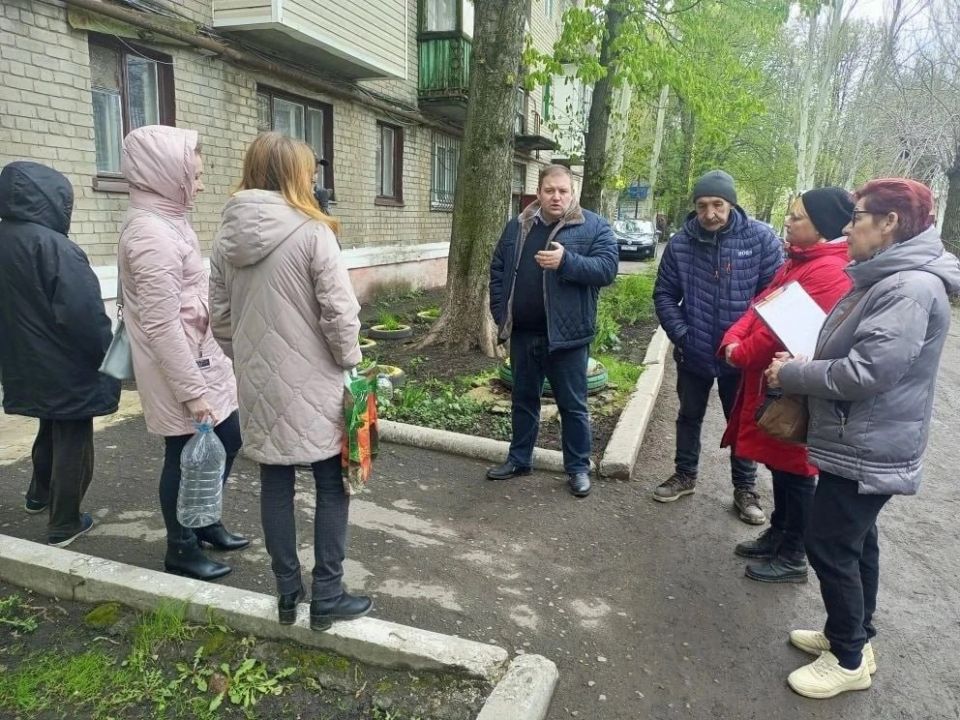 Роман Конев: В рамках поручения Главы ДНР и секретаря Донецкого регионального отделения «Единой России» Дениса Пушилина в Калининском районе Горловки были организованы встречи жителей с представителями управы и Единого... Роман Конев: В рамках поручения Главы ДНР и секретаря Донецкого регионального отделения «Единой России» Дениса Пушилина в Калининском районе Горловки были организованы встречи жителей с представителями управы и Единого...