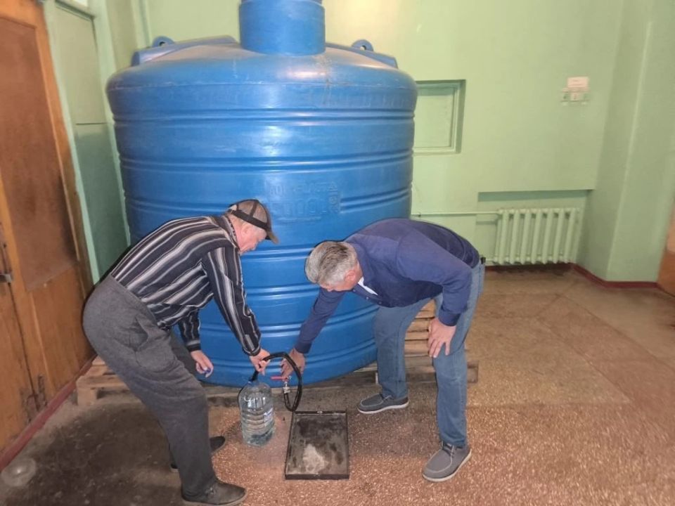 Роман Конев: 22 апреля 2026 года депутаты Горловского городского совета от «Единой России» — Сергей Третьяков, Александр Бобровский, Николай Гальченко и Алексей Костин — посетили места подвоза воды и осуществили адресный... Роман Конев: 22 апреля 2026 года депутаты Горловского городского совета от «Единой России» — Сергей Третьяков, Александр Бобровский, Николай Гальченко и Алексей Костин — посетили места подвоза воды и осуществили адресный...