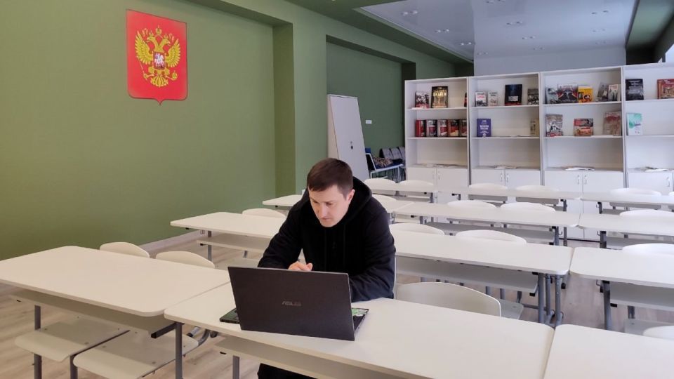 22 апреля в стенах горловской школы прозвенел звонок, приглашающий учащихся старших классов на урок особой важности 22 апреля в стенах горловской школы прозвенел звонок, приглашающий учащихся старших классов на урок особой важности