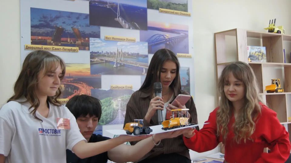 Девиз субботы в АДИ ДонНТУ: не отдыхаем, а строим будущее! Девиз субботы в АДИ ДонНТУ: не отдыхаем, а строим будущее!