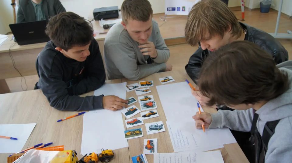 Девиз субботы в АДИ ДонНТУ: не отдыхаем, а строим будущее! Девиз субботы в АДИ ДонНТУ: не отдыхаем, а строим будущее!