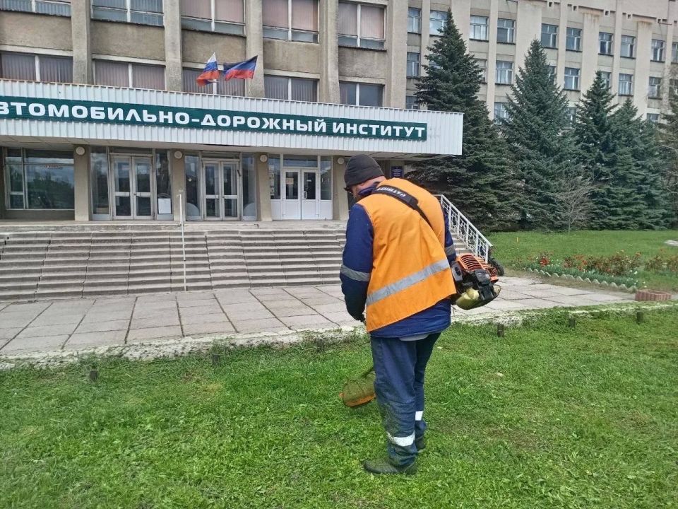 МУП «Простор» ежедневно выполняет все необходимые работы по содержанию городских улиц МУП «Простор» ежедневно выполняет все необходимые работы по содержанию городских улиц