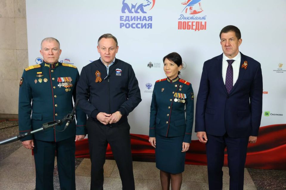 Единая Россия провела международную акцию «Диктант Победы», и это уже восьмой раз, когда мы собираем вместе миллионы людей, чтобы проверить свои знания о Великой Отечественной войне Единая Россия провела международную акцию «Диктант Победы», и это уже восьмой раз, когда мы собираем вместе миллионы людей, чтобы проверить свои знания о Великой Отечественной войне
