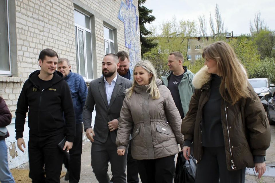 Горловку с рабочим визитом посетил статс-секретарь — заместитель руководителя Федерального агентства по делам молодёжи (Росмолодёжь) Горловку с рабочим визитом посетил статс-секретарь — заместитель руководителя Федерального агентства по делам молодёжи (Росмолодёжь)
