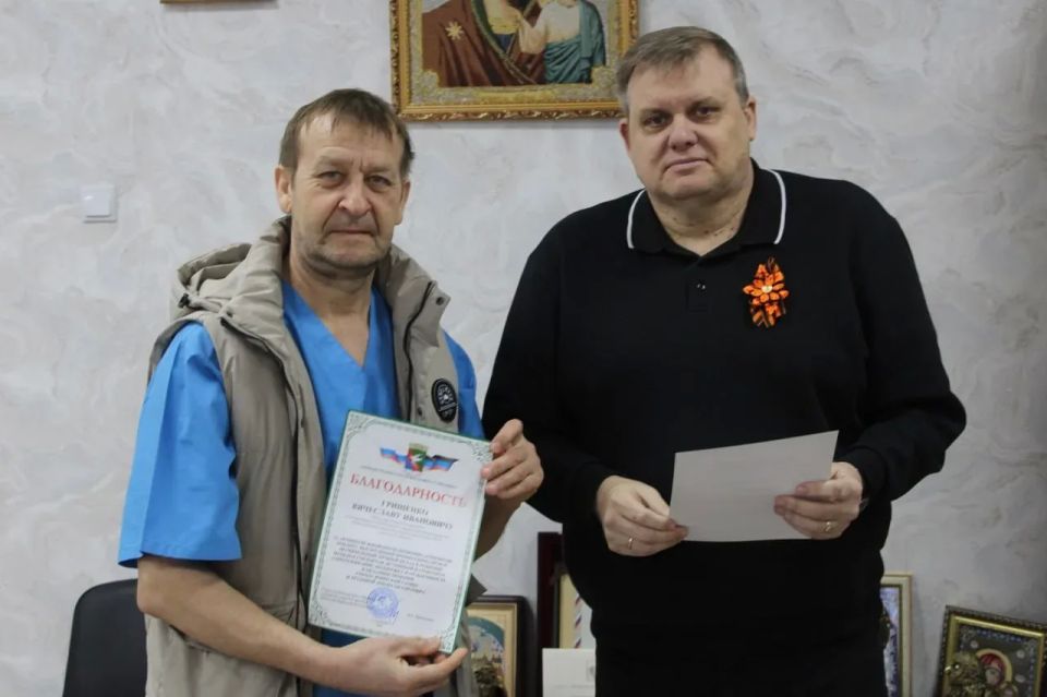 Замглавы администрации Горловки вручил Благодарности врачам из Кузбасса Замглавы администрации Горловки вручил Благодарности врачам из Кузбасса