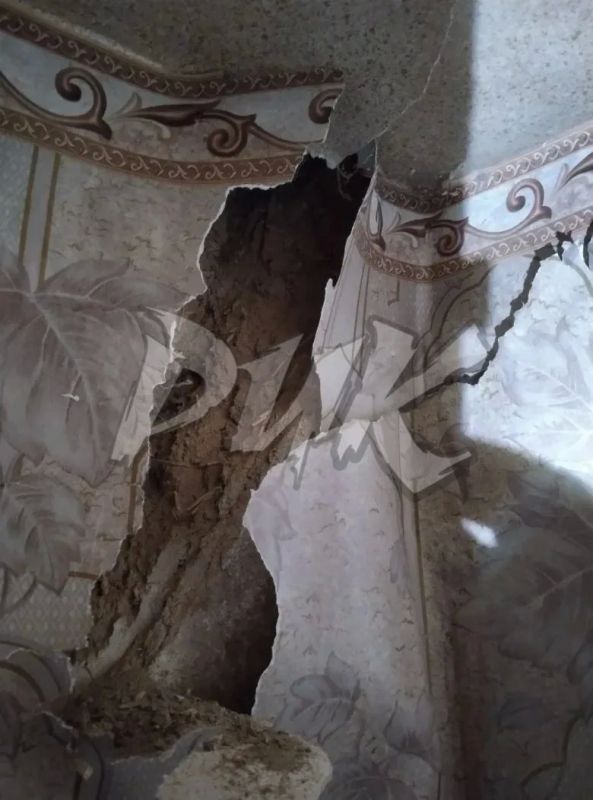 Последствия атаки БПЛА ВСУ по жилому дому в Никитовском районе Горловки Последствия атаки БПЛА ВСУ по жилому дому в Никитовском районе Горловки