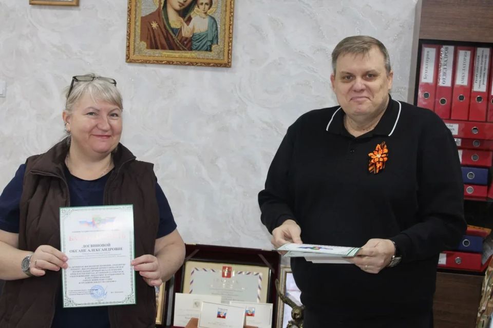 Замглавы администрации Горловки вручил Благодарности врачам из Кузбасса Замглавы администрации Горловки вручил Благодарности врачам из Кузбасса