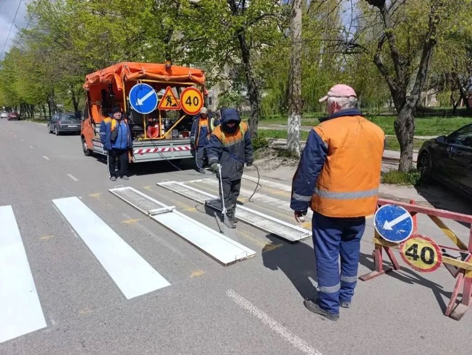 МУП «Простор» ежедневно выполняет все необходимые работы по содержанию городских улиц МУП «Простор» ежедневно выполняет все необходимые работы по содержанию городских улиц