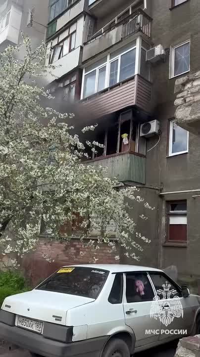 В Горловке сотрудники МЧС России ликвидировали пожар в многоквартирном доме