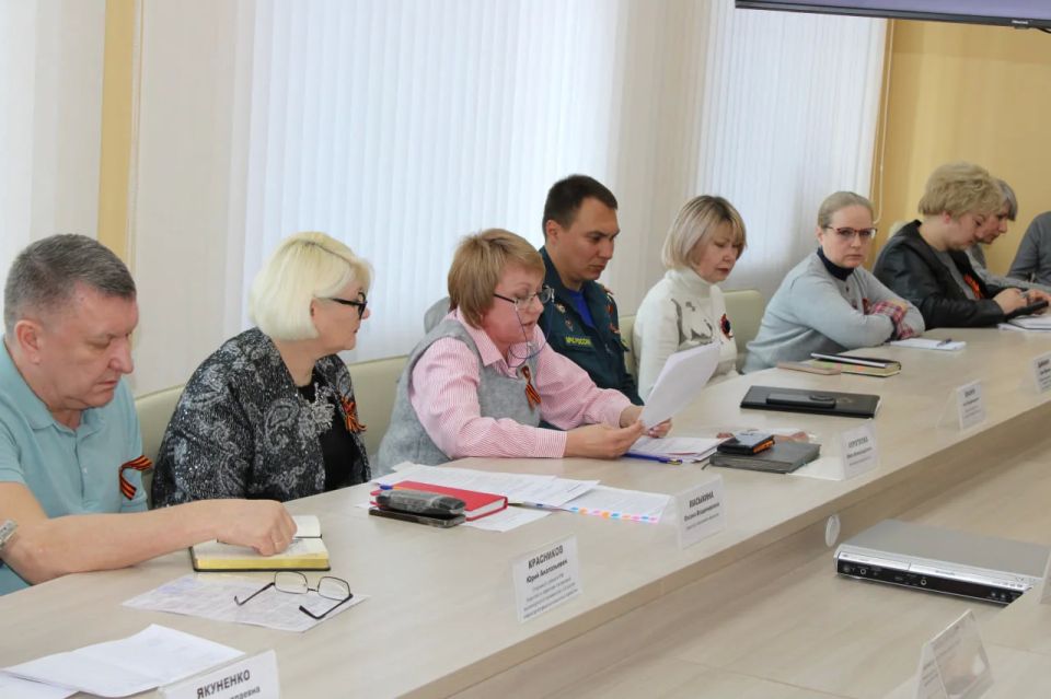Иван Приходько: Провел аппаратное совещание администрации городского округа Горловка Донецкой Народной Республики, в котором приняли участие руководители структурных подразделений администрации, представители силовых... Иван Приходько: Провел аппаратное совещание администрации городского округа Горловка Донецкой Народной Республики, в котором приняли участие руководители структурных подразделений администрации, представители силовых...