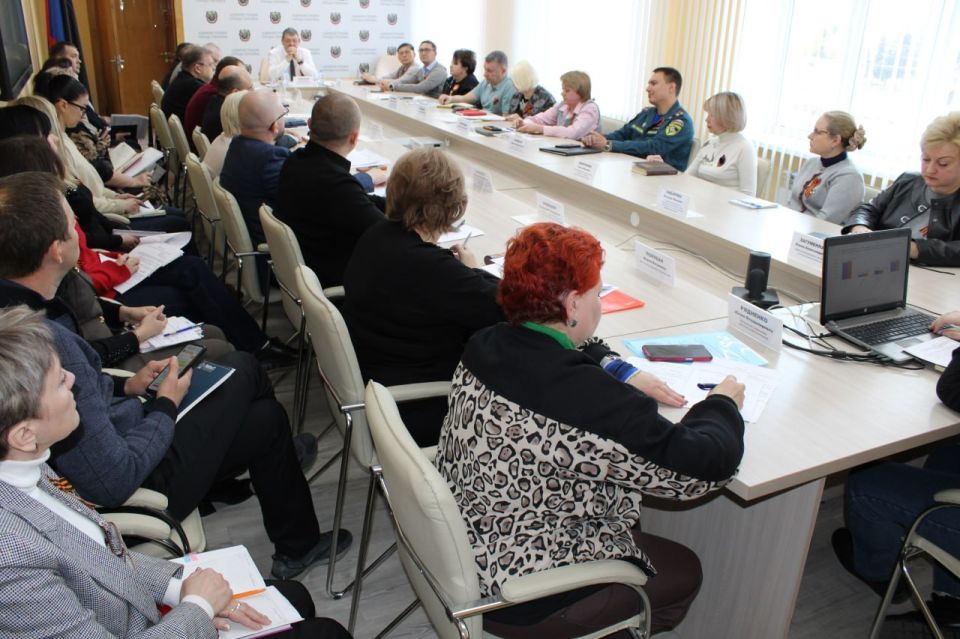 Роман Конев: 28 апреля 2026 года принял участие в аппаратном совещании администрации городского округа Горловка Донецкой Народной Республики, которое возглавил глава администрации Иван Приходько Роман Конев: 28 апреля 2026 года принял участие в аппаратном совещании администрации городского округа Горловка Донецкой Народной Республики, которое возглавил глава администрации Иван Приходько