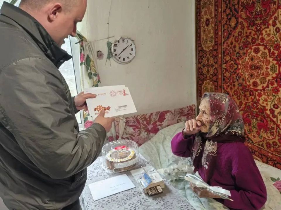Долгожительницу Никитовского внутригородского района поздравили со столетним юбилеем Долгожительницу Никитовского внутригородского района поздравили со столетним юбилеем