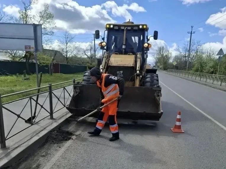 #СОДЕРЖАНИЕ_СВОД за сутки. В рамках мероприятий программы текущего года по обеспечению безопасности дорожного движения приступили к нанесению шумовых полос на дорогах общего пользования #СОДЕРЖАНИЕ_СВОД за сутки. В рамках мероприятий программы текущего года по обеспечению безопасности дорожного движения приступили к нанесению шумовых полос на дорогах общего пользования