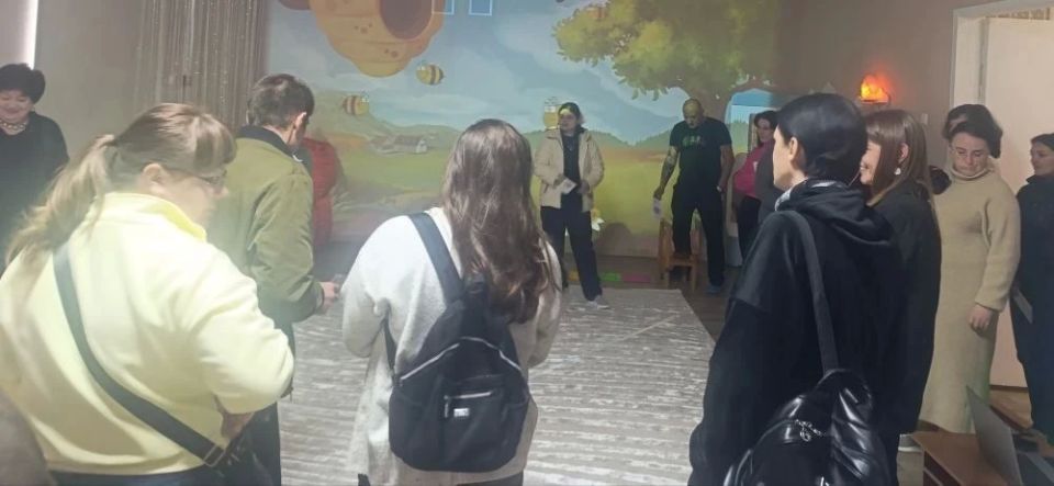 В одном из детских садов города Горловка состоялся семинар для родителей на актуальную тему — «Все о сенсорном развитии» В одном из детских садов города Горловка состоялся семинар для родителей на актуальную тему — «Все о сенсорном развитии»