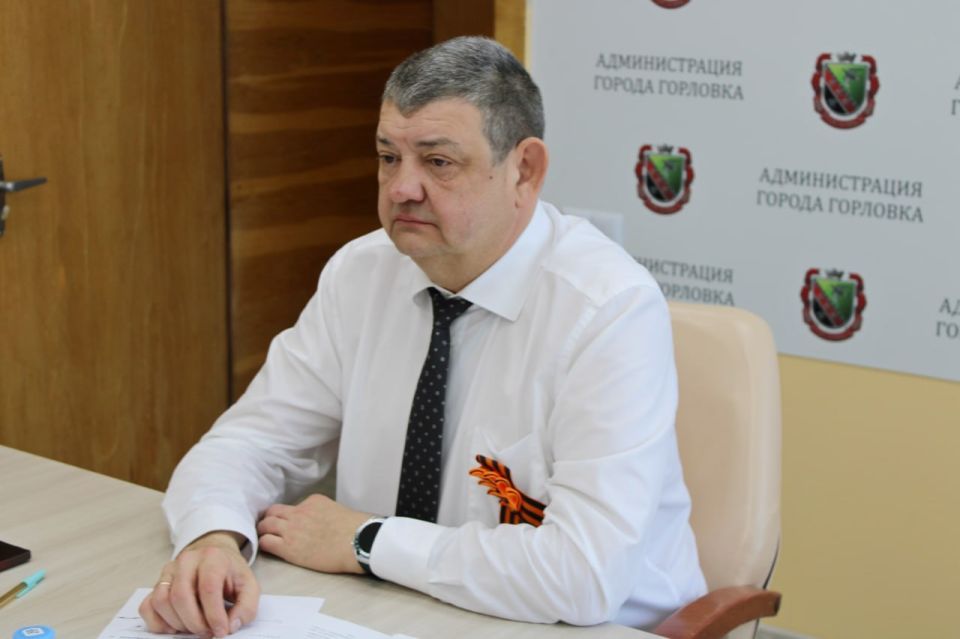 Роман Конев: 28 апреля 2026 года принял участие в аппаратном совещании администрации городского округа Горловка Донецкой Народной Республики, которое возглавил глава администрации Иван Приходько Роман Конев: 28 апреля 2026 года принял участие в аппаратном совещании администрации городского округа Горловка Донецкой Народной Республики, которое возглавил глава администрации Иван Приходько