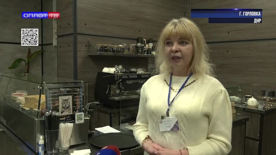 Будущие кондитеры попробовали себя в деле: профтур в кофейню от службы занятости