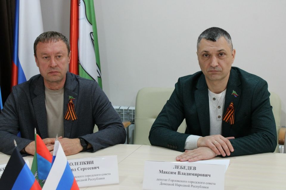 Роман Конев: 29 апреля 2026 года состоялось совместное заседание постоянных комитетов Горловского городского совета Донецкой Народной Республики Роман Конев: 29 апреля 2026 года состоялось совместное заседание постоянных комитетов Горловского городского совета Донецкой Народной Республики