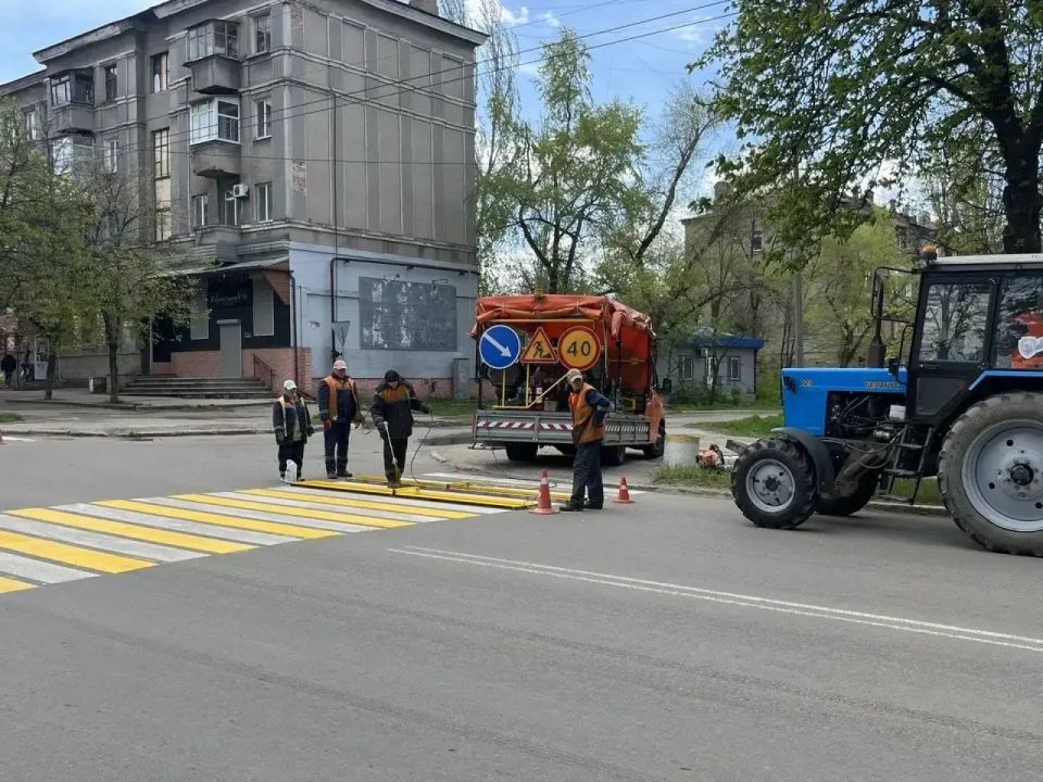 Роман Конев: О дорожных работах МУНИЦИПАЛЬНОГО УНИТАРНОГО ПРЕДПРИЯТИЯ «ПРОСТОР» АДМИНИСТРАЦИИ ГОРОДСКОГО ОКРУГА ГОРЛОВКА ДОНЕЦКОЙ НАРОДНОЙ РЕСПУБЛИКИ Использование современной техники и инновационных методов позволяет... Роман Конев: О дорожных работах МУНИЦИПАЛЬНОГО УНИТАРНОГО ПРЕДПРИЯТИЯ «ПРОСТОР» АДМИНИСТРАЦИИ ГОРОДСКОГО ОКРУГА ГОРЛОВКА ДОНЕЦКОЙ НАРОДНОЙ РЕСПУБЛИКИ Использование современной техники и инновационных методов позволяет...