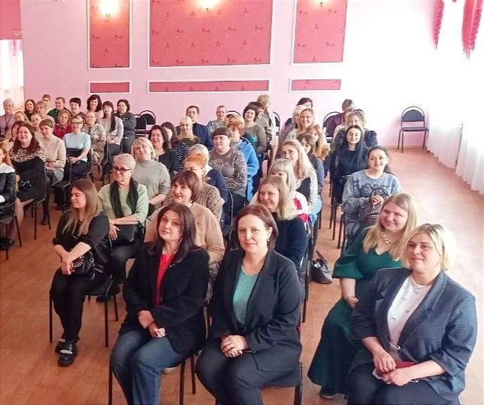Иван Приходько: Сегодня, 30 апреля, в рамках постоянного диалога с населением, инициированного Главой Донецкой Народной Республики Денисом Владимировичем Пушилиным, состоялась встреча начальника Управления образования...