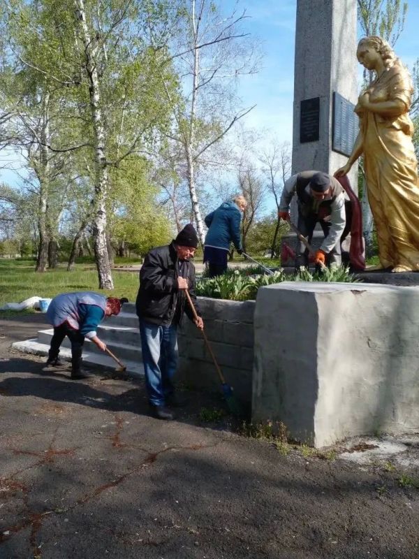 В Никитовском внутригородском районе города Горловка продолжаются работы в рамках двухмесячника по благоустройству В Никитовском внутригородском районе города Горловка продолжаются работы в рамках двухмесячника по благоустройству