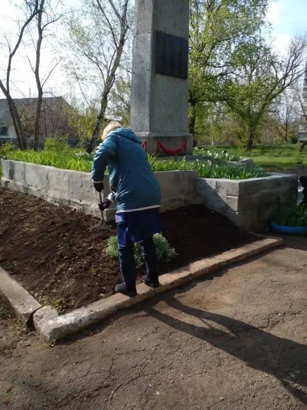 В Никитовском внутригородском районе города Горловка продолжаются работы в рамках двухмесячника по благоустройству В Никитовском внутригородском районе города Горловка продолжаются работы в рамках двухмесячника по благоустройству