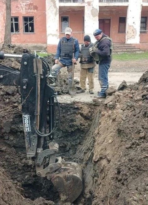 Работа с риском для жизни: как сотрудники «Вода Донбасса» ремонтируют объекты в Горловке Работа с риском для жизни: как сотрудники «Вода Донбасса» ремонтируют объекты в Горловке