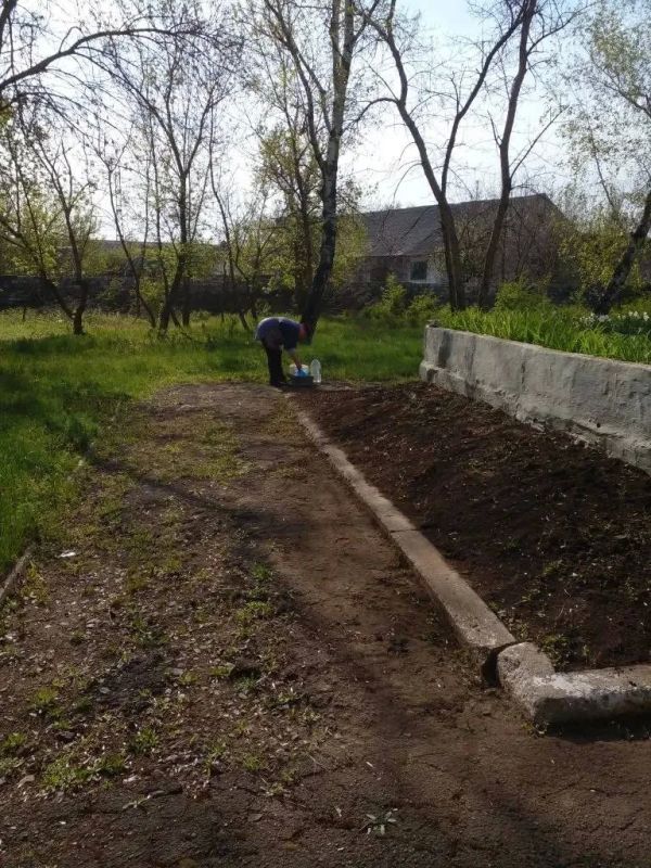 В Никитовском внутригородском районе города Горловка продолжаются работы в рамках двухмесячника по благоустройству В Никитовском внутригородском районе города Горловка продолжаются работы в рамках двухмесячника по благоустройству