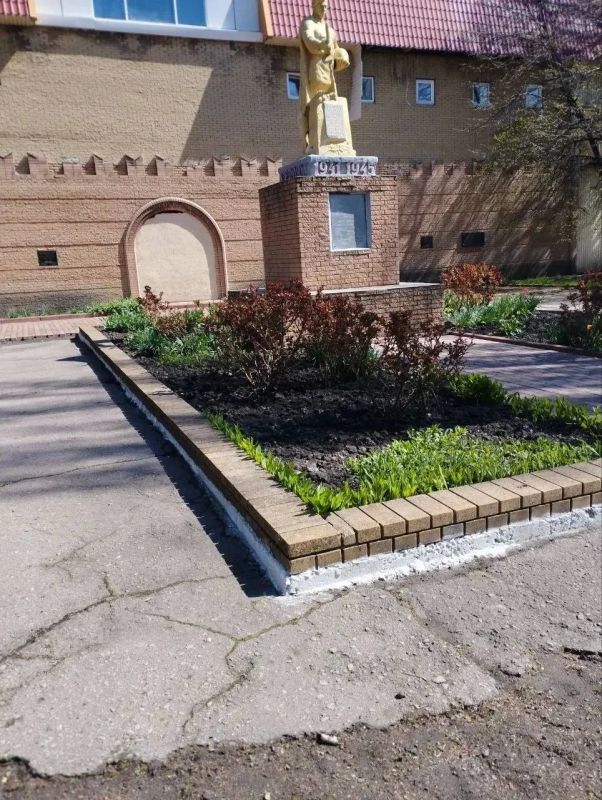 В Никитовском внутригородском районе города Горловка продолжаются работы в рамках двухмесячника по благоустройству