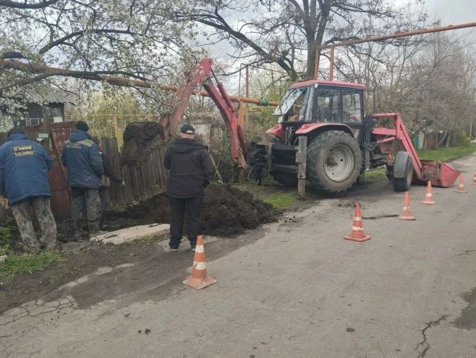 Объединённые ресурсы компании «Вода Донбасса» и специалистов из Кузбасса направлены на обеспечение бесперебойной подачи воды в Горловке Объединённые ресурсы компании «Вода Донбасса» и специалистов из Кузбасса направлены на обеспечение бесперебойной подачи воды в Горловке