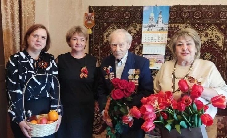 В Калининском районе Горловки поздравили 102-летнего ветерана Великой Отечественной войны В Калининском районе Горловки поздравили 102-летнего ветерана Великой Отечественной войны