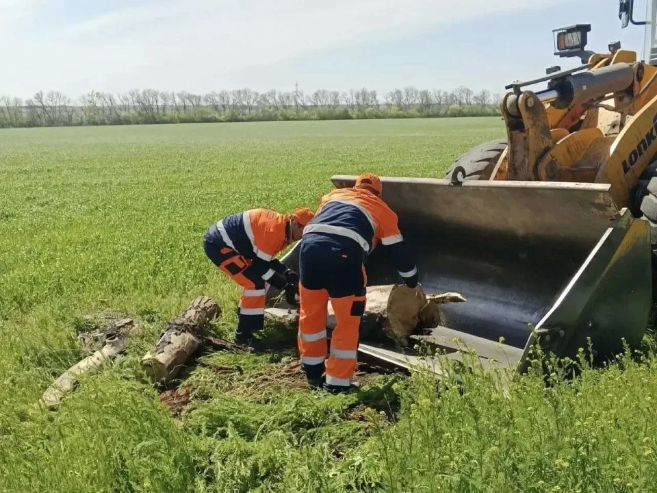 #СОДЕРЖАНИЕ_СВОД за сутки. Ко Дню Победы продолжаем приводить в порядок мемориалы и памятники Великой Отечественной войны, расположенные вдоль дорог общего пользования В понедельник дорожники благоустроили территорию... #СОДЕРЖАНИЕ_СВОД за сутки. Ко Дню Победы продолжаем приводить в порядок мемориалы и памятники Великой Отечественной войны, расположенные вдоль дорог общего пользования В понедельник дорожники благоустроили территорию...