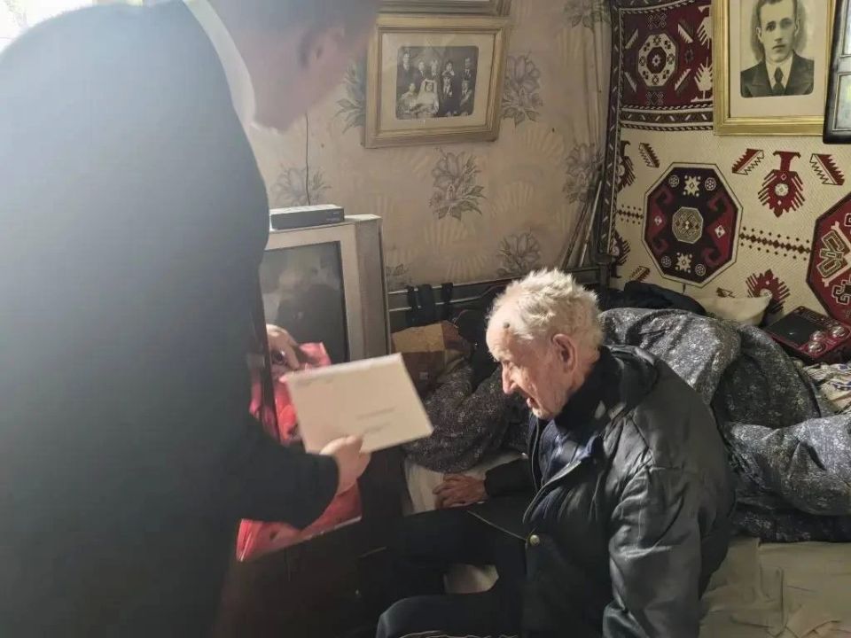 В Никитовском внутригородском районе города Горловка поздравили участников Великой Отечественной войны В Никитовском внутригородском районе города Горловка поздравили участников Великой Отечественной войны
